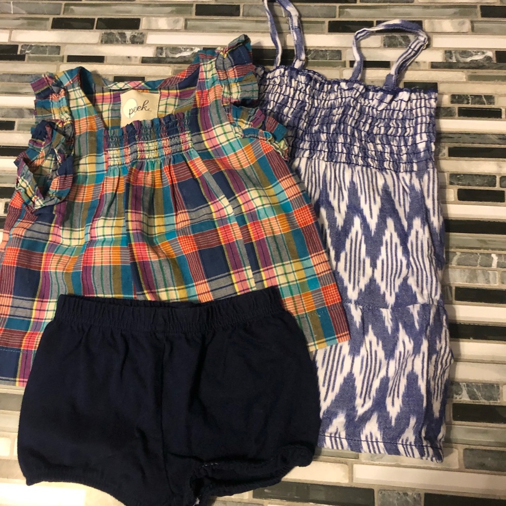 🎠2 peek baby girl outfits - Picture 2 of 4